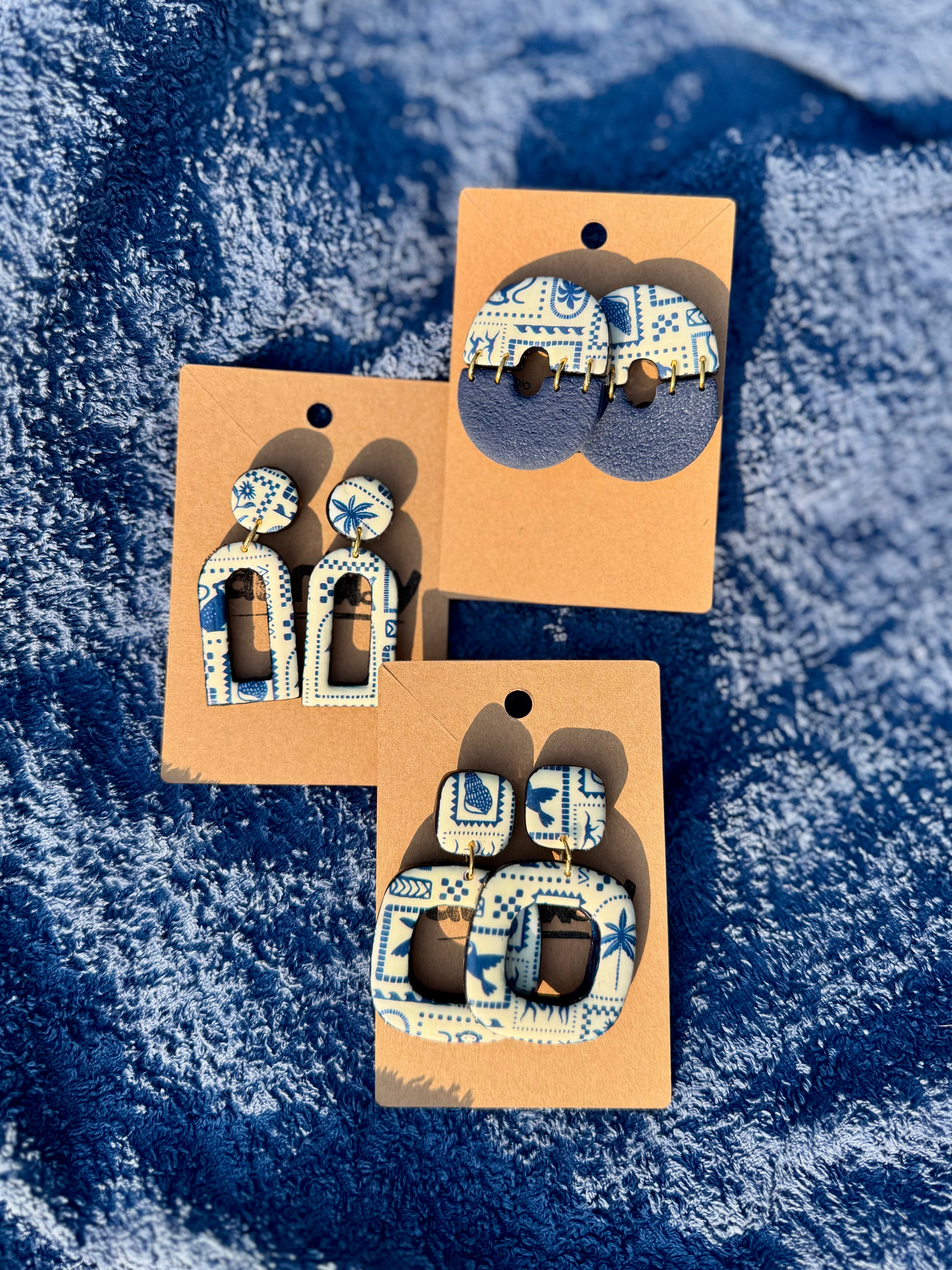 Santorini Nights Collection | Statement Ohrringe aus Polymer Clay | Blau & Creme