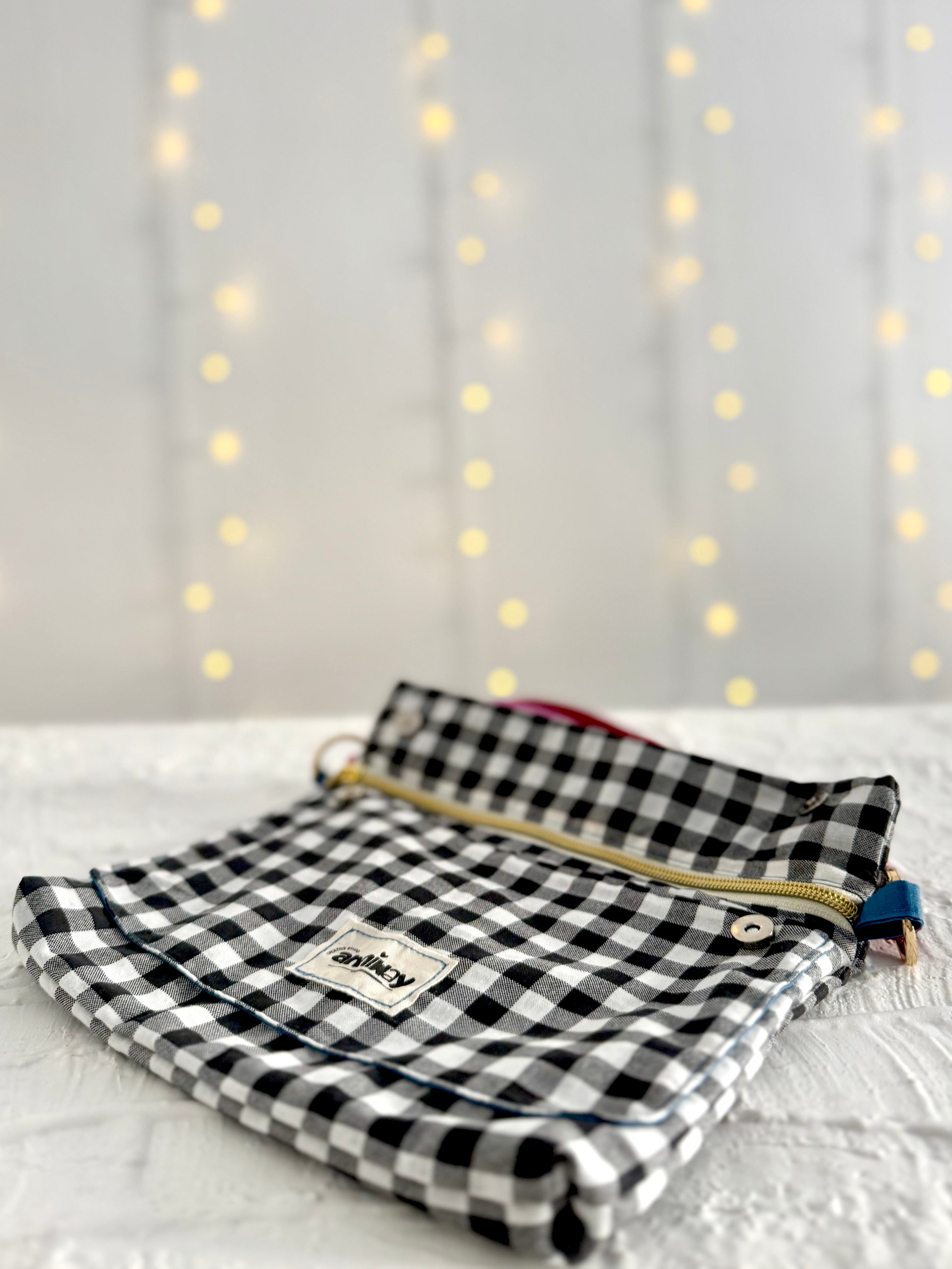 Handgemachte Tasche | schwarz-weiß | mit Magnetknöpfen, Reißverschluss & Extra-Fächern | Unikat (Gurt optional)