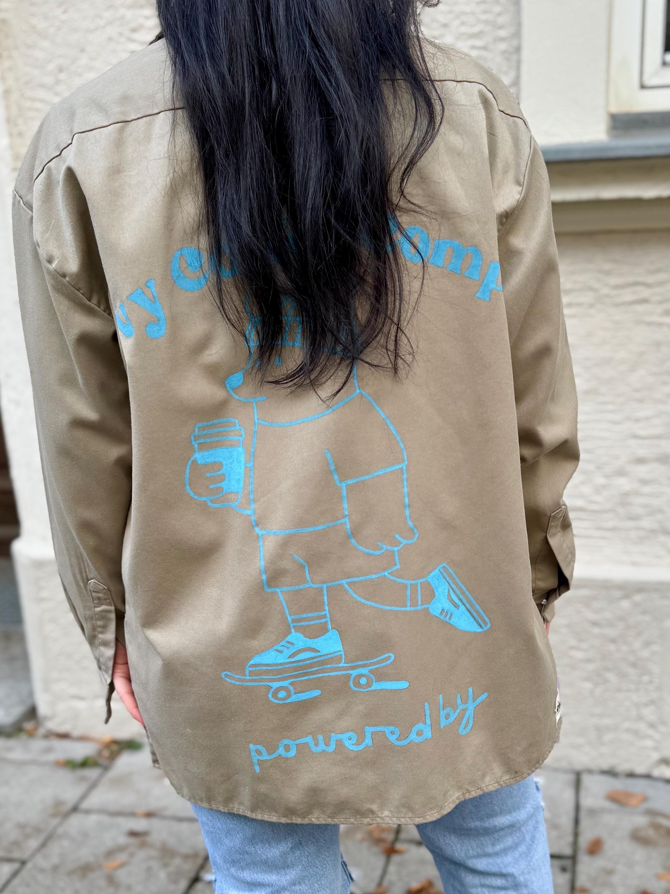 Groovy Coffee Company | Liebevoll handbemaltes Secondhand Dickies Hemd (upcycling) | Handgemachtes Einzelstück von Creative Studio Anniway