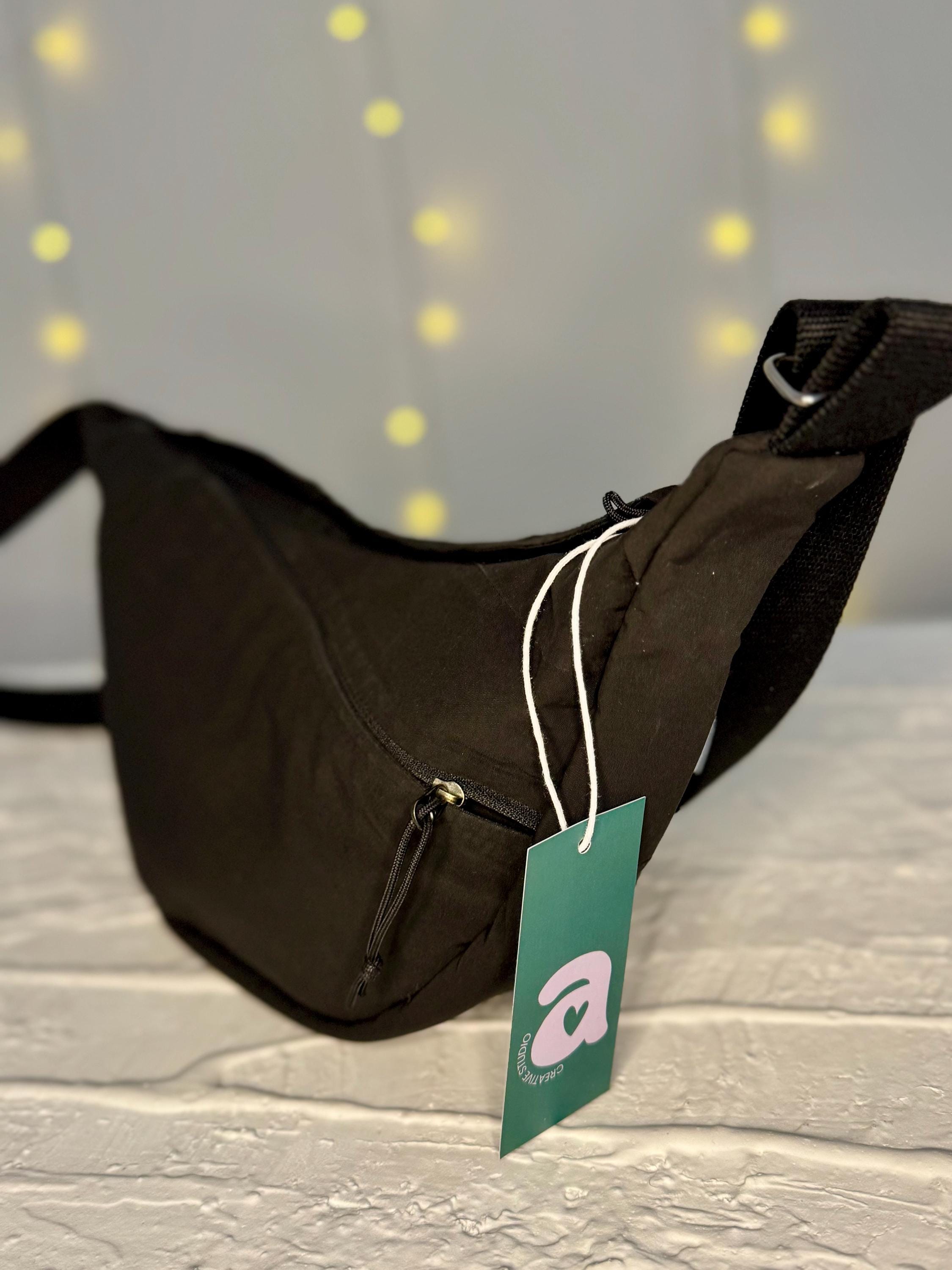 Handgemachte Umhängetasche (small) | schwarz | Upcycling aus Second Hand North Face Jacke | Einzelstück von Creative Studio Anniway