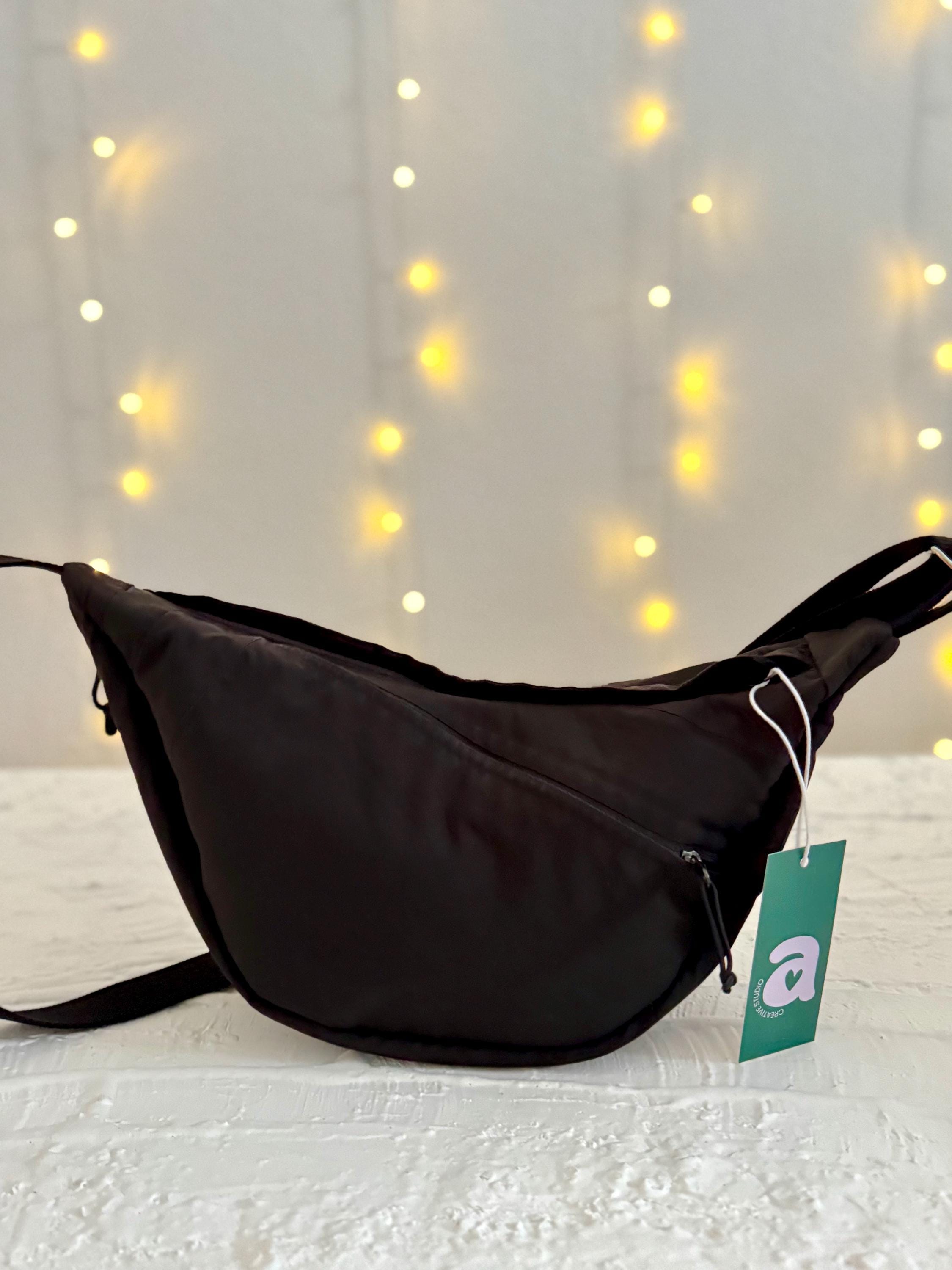 Handgemachte Umhängetasche (small) | schwarz | Upcycling aus Second Hand North Face Jacke | Einzelstück von Creative Studio Anniway