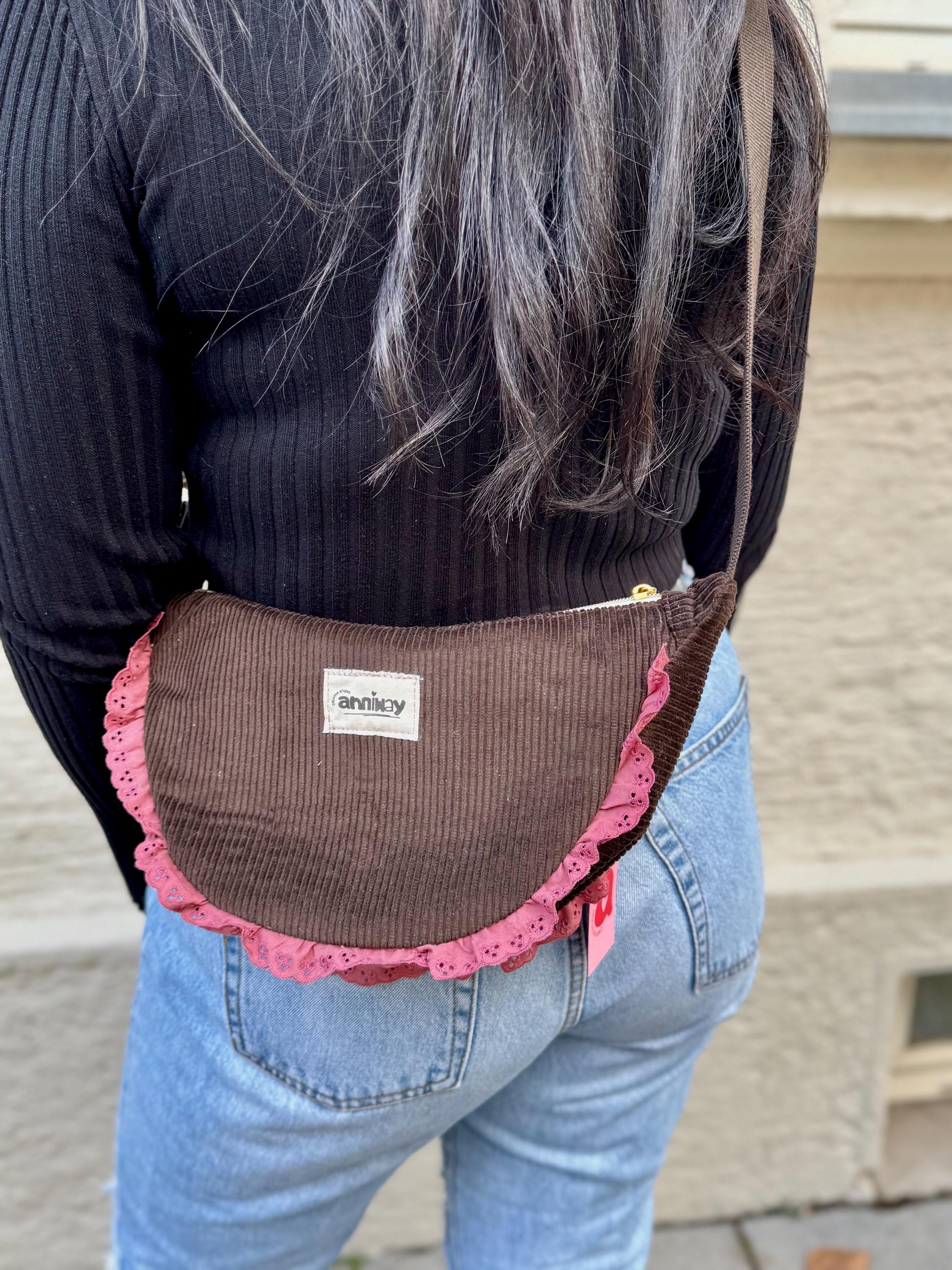 Handgemachte Umhängetasche (small) | Braun & Altrosa | Cord mit Rüschen | Einzelstück von Creative Studio Anniway | Geschenkidee