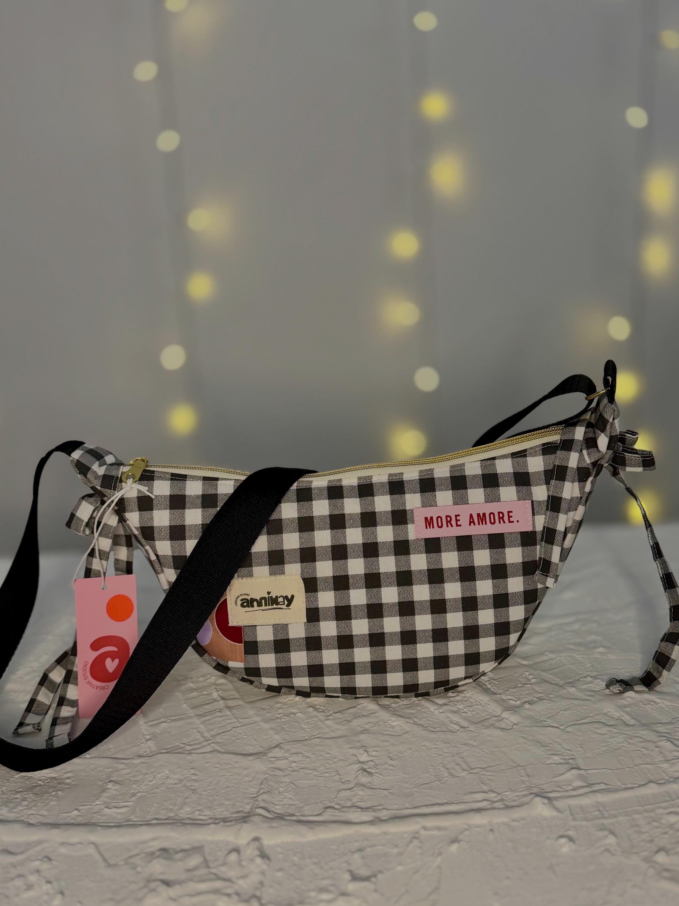 Handgemachte Umhängetasche (small) | More Amore | Karo upcycling | Einzelstück von Creative Studio Anniway | Geschenkidee