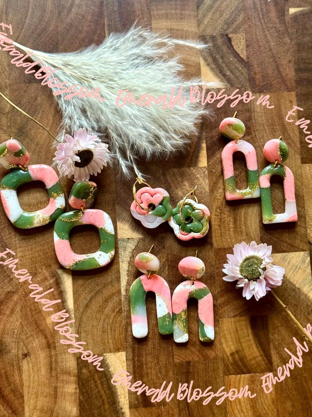 Emerald Blossom Collection | Statement Ohrringe aus Polymer Clay | Grün & Rosa | Creative Studio Anniway | Geschenkidee