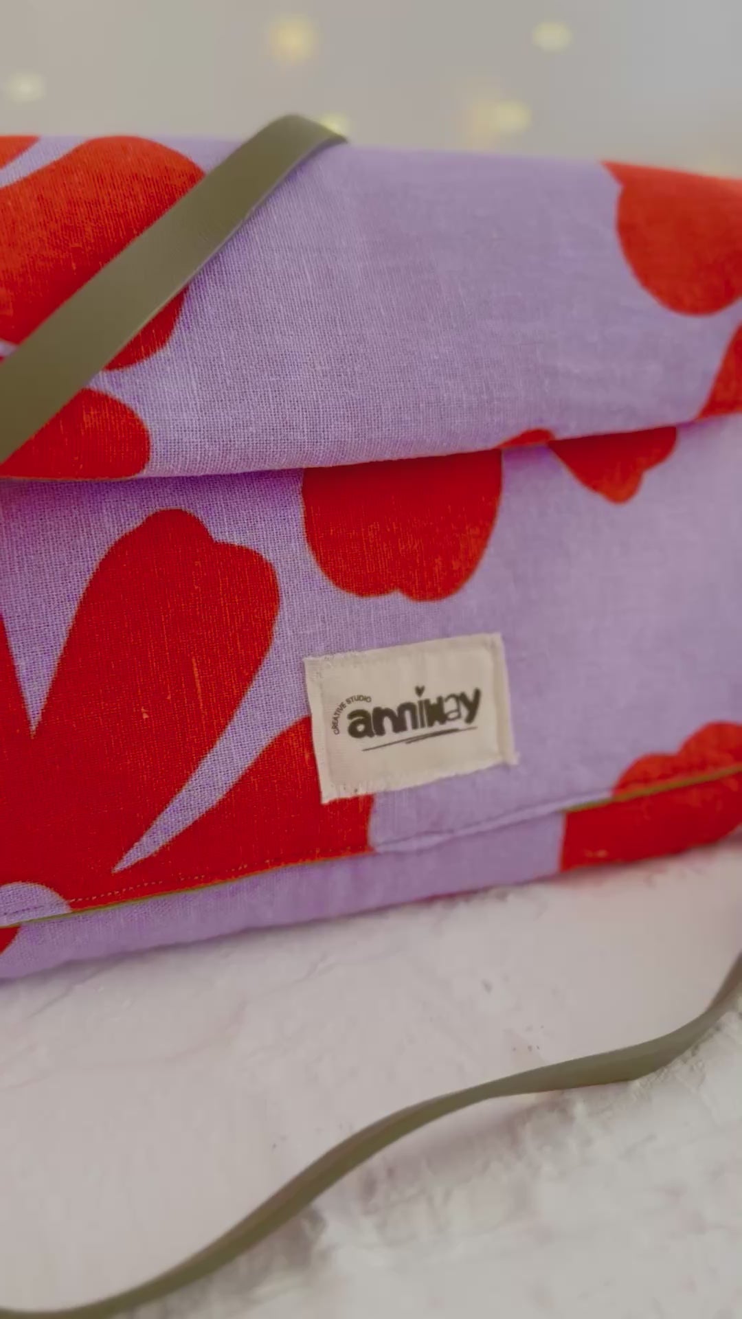 Handgemachte Tasche mit Blumenmuster | mit Magnetverschluss, Reißverschluss & Extra-Fächern | Unikat