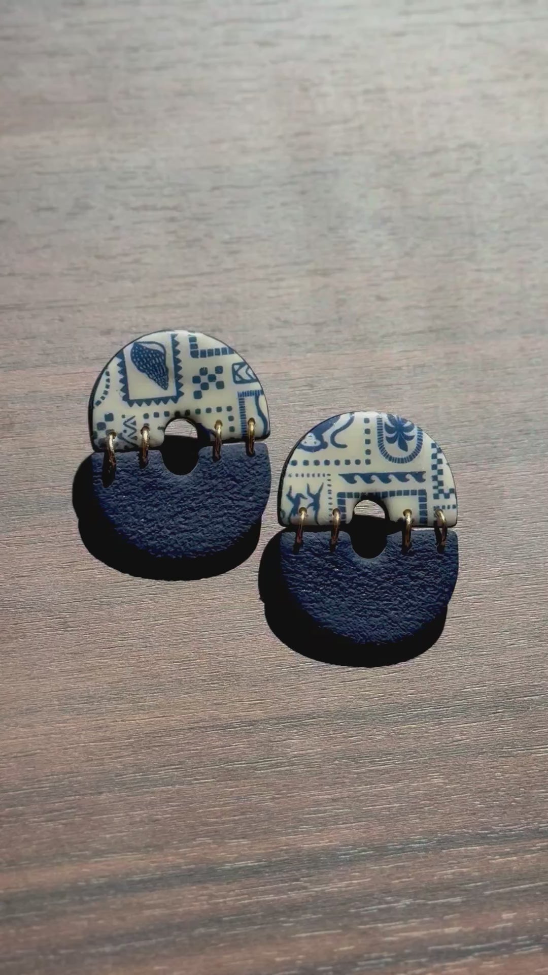 Santorini Nights Collection | Statement Ohrringe aus Polymer Clay | Blau & Creme